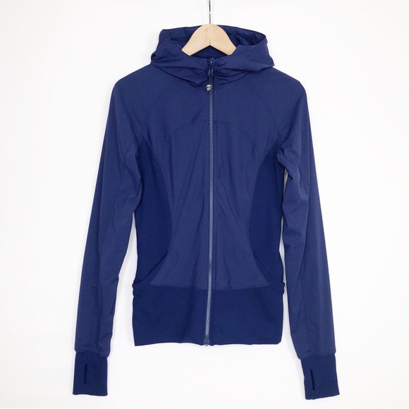 Lululemon In Flux Navy blue zip front. Women's Blue Hooded Jacket - Picture 9 of 9